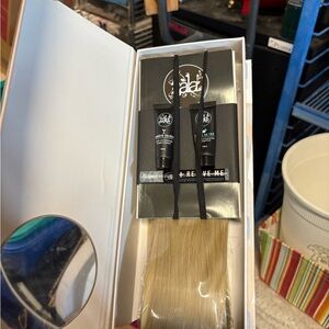 NWT Zala 22” Champagne Blonde Hair Tape-in Extensions